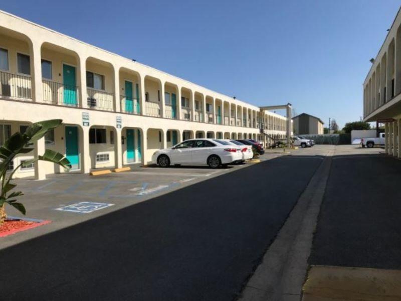 Anaheim Executive Inn & Suites Exterior photo